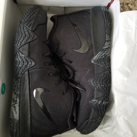 nike kyrie 4 blackout